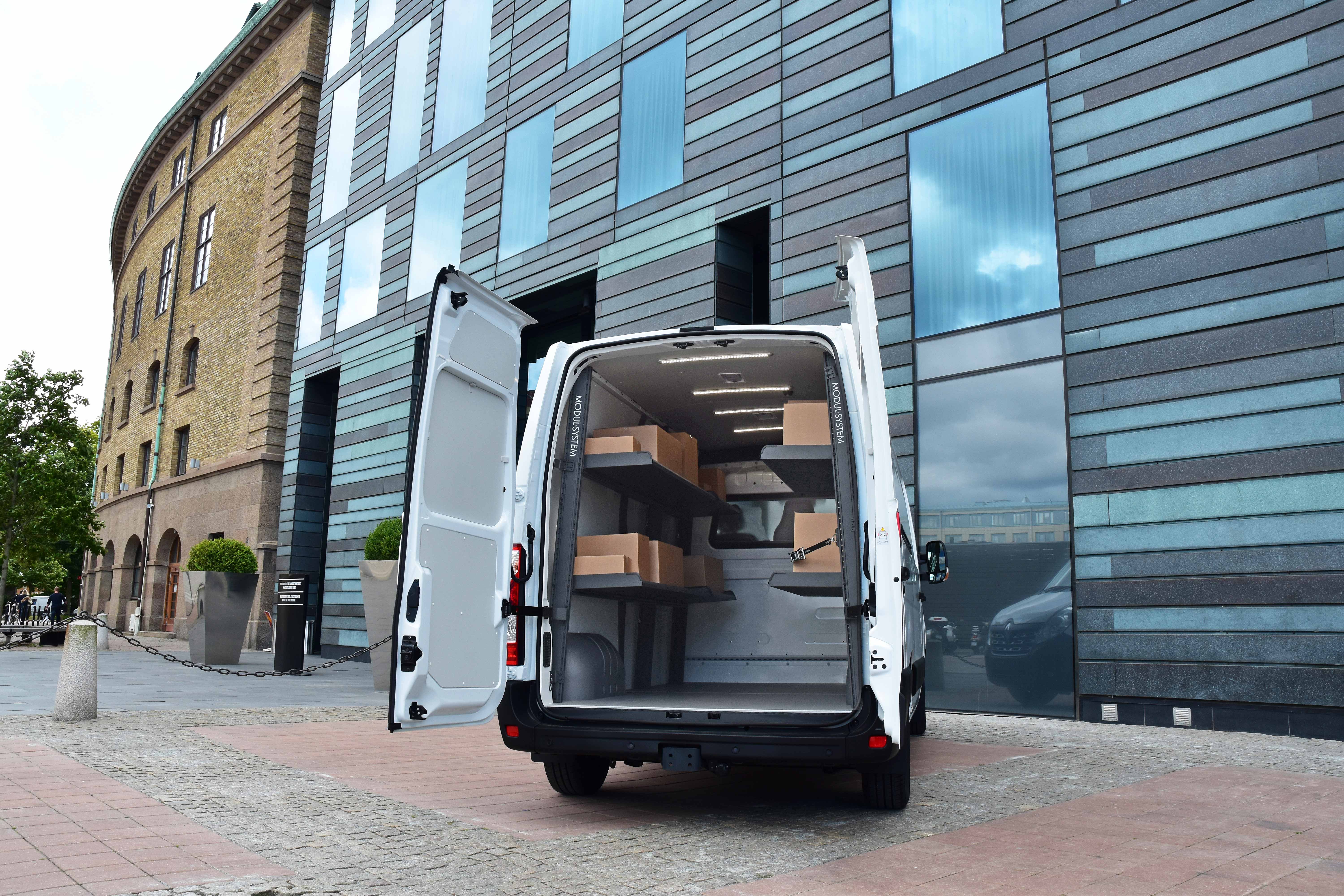 Furgoneta con cajas de reparto equipada con estanterías Modul-Express