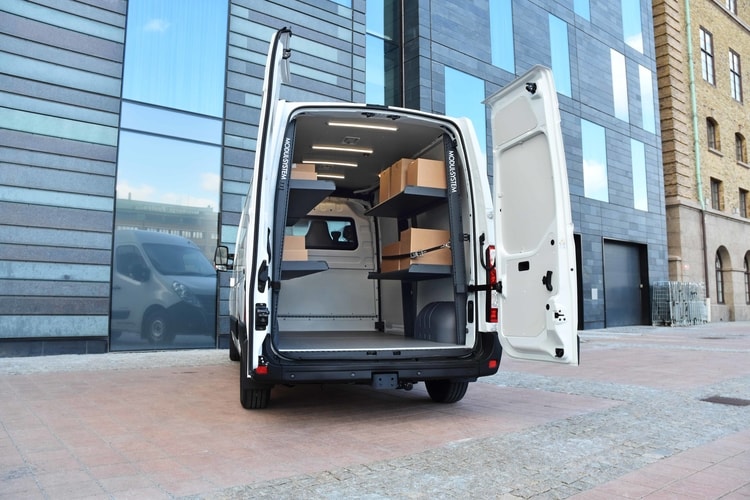 Furgoneta con cajas de reparto equipada con estanterías Modul-Express