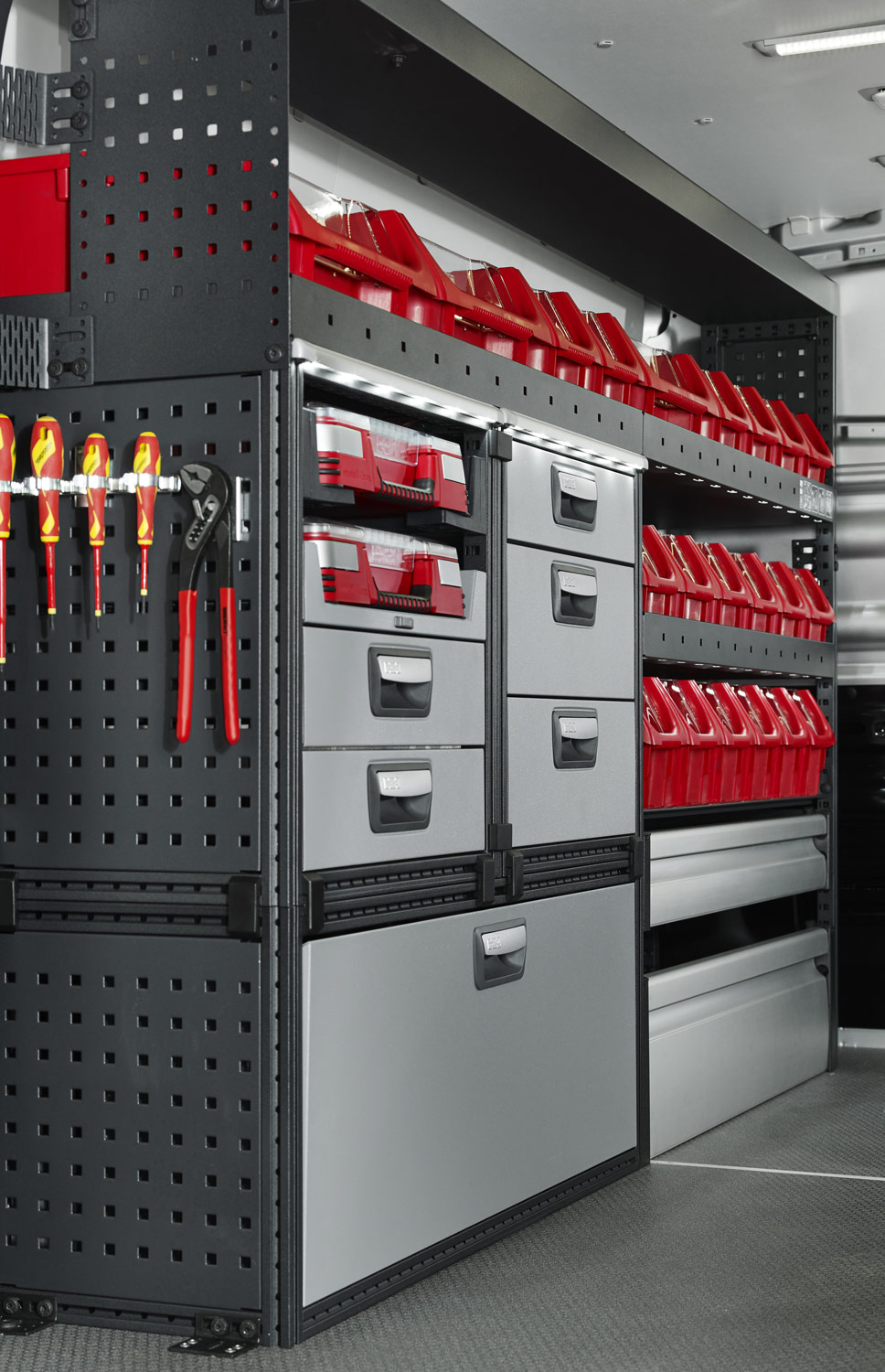Ejemplo de estanterías modul-system con cajones, cajas de almacenamiento y estanterías